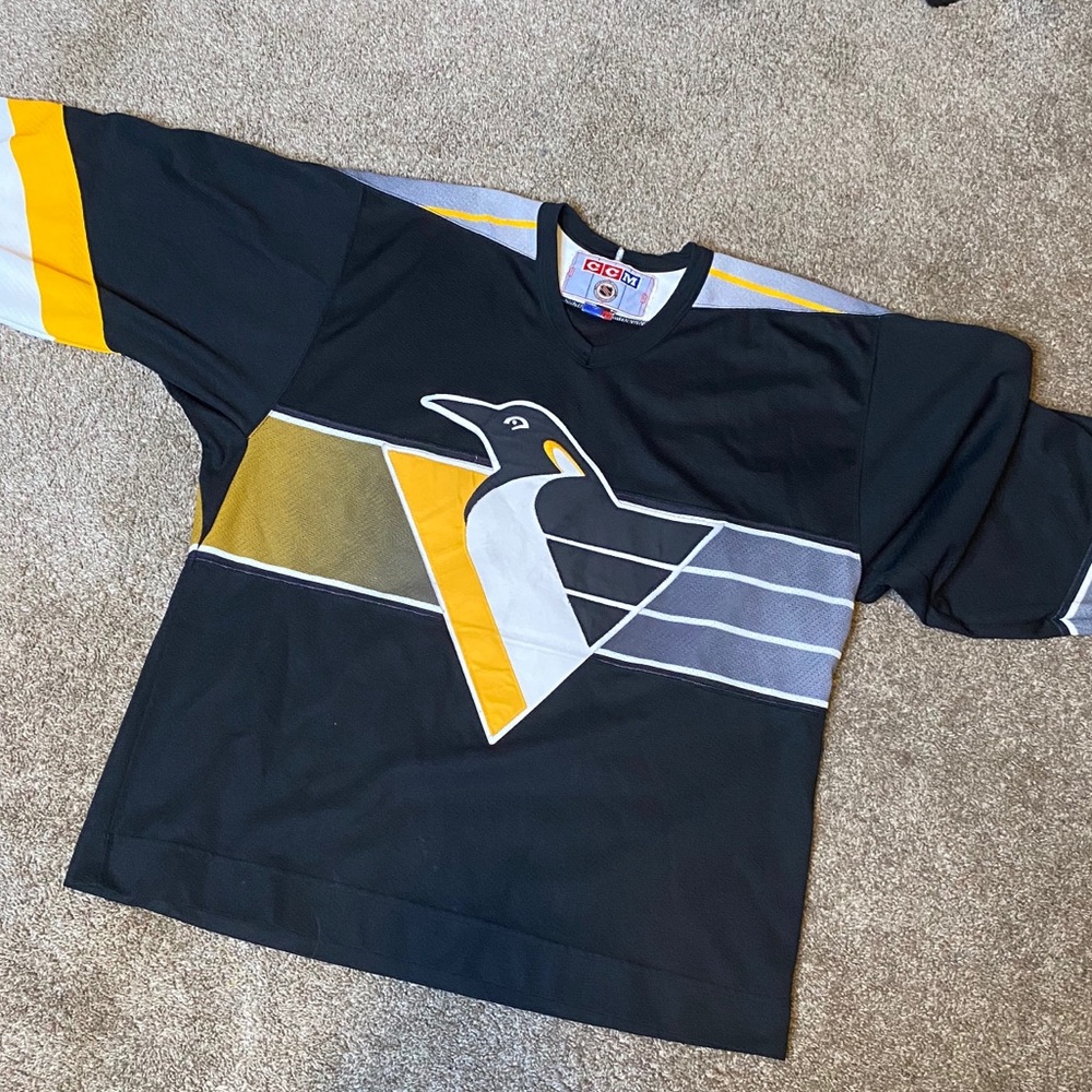 Vintage Pittsburgh penguins hockey jersey